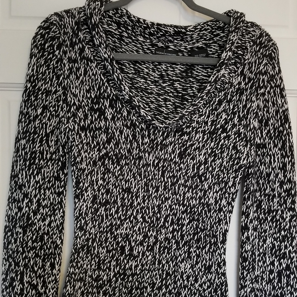 MODA International sweater (sm)
